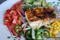 Közlenmiş Balıklı Taco Salatası Kişnişli Limon Sosu