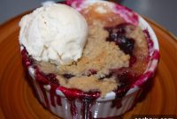 Sun-Kissed Peach Berry Crumble