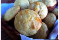 Golden Chili-Cheddar Corn Muffins