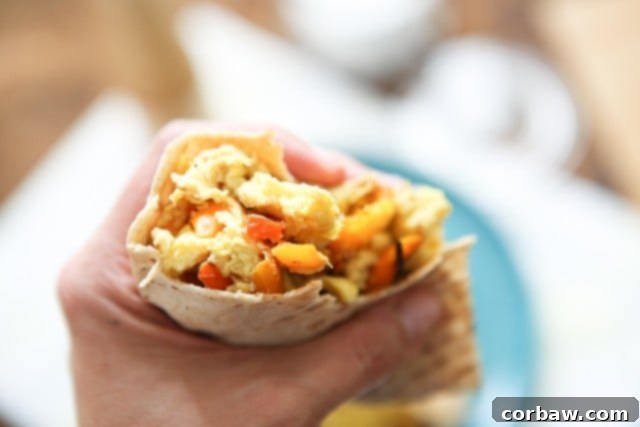Savory Egg & Pepper Pita Pockets 5 Simply sauteed bell peppers scrambled with eggs and mozzarella cheese. Stuff in a pita and you have breakfast, lunch or dinner!